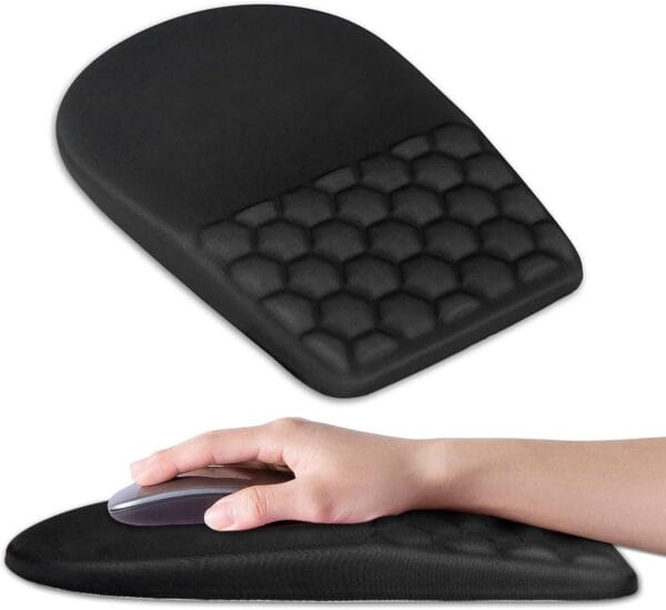 Alfombrilla ergonómica para mouse con soporte de muñeca.