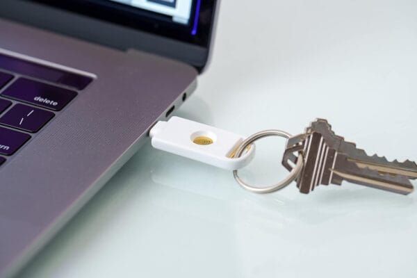 Identiv uTrust FIDO2 NFC Llave de Seguridad USB-C (FIDO, FIDO2, U2F, PIV, TOTP, HOTP, WebAuth) - Image 2